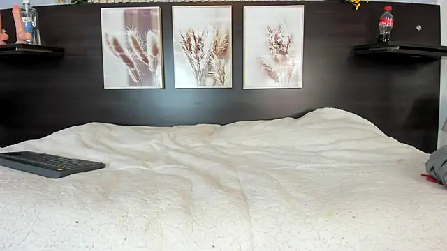 nahomy_james25 live sex cam