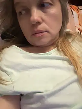 Suzanele's cam snapshot