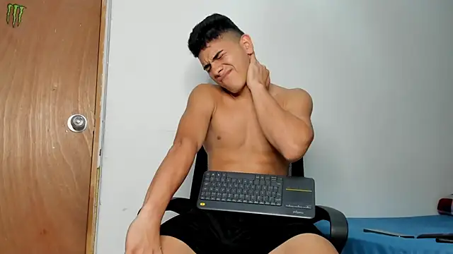 andrew_rose_'s cam snapshot