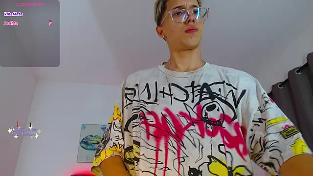 skinny_bigcock02's cam snapshot