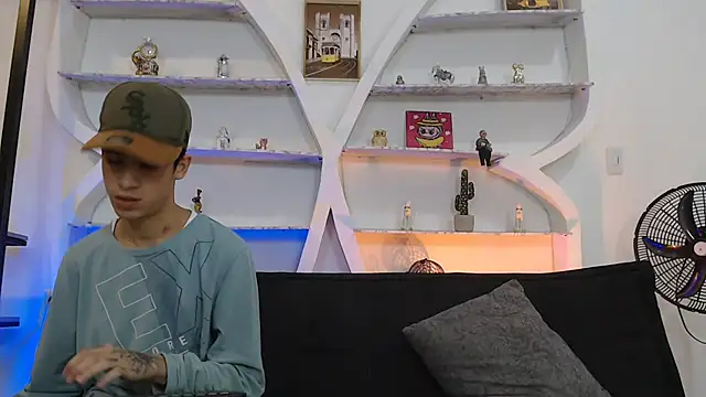 THREE_GUYS_HOT's cam snapshot