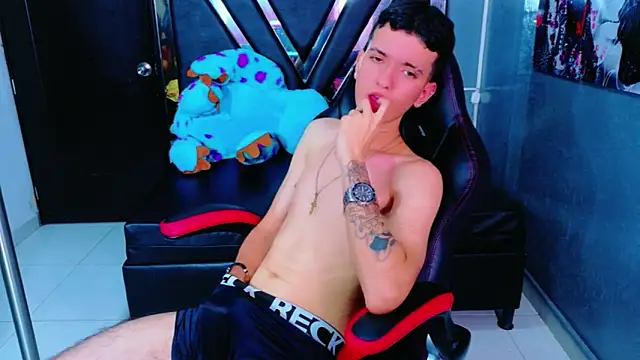 ErosWildBoy live sex cam