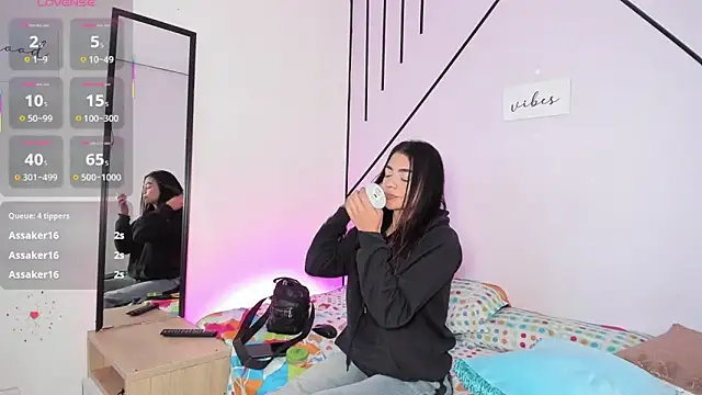 MiahCornell_'s cam snapshot