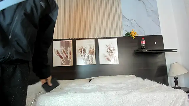 nahomy_james25 live sex cam