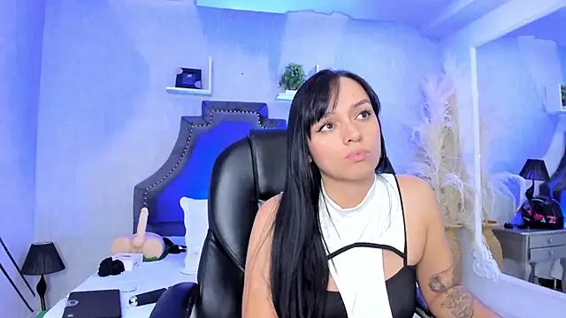 EmiliaRose_'s cam snapshot