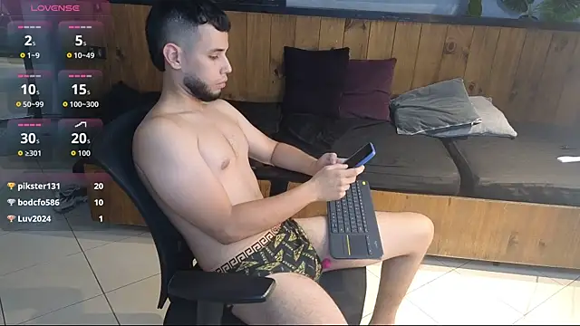 Maxcole_07's cam snapshot