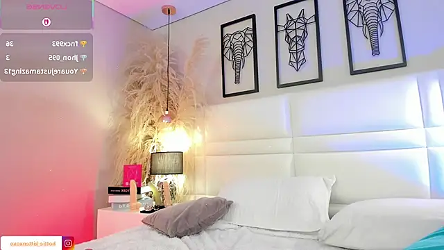 Viollet_xoxo's cam snapshot