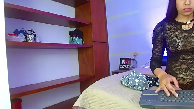 LizzyGrey_'s cam snapshot