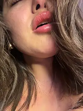 sukhakunis1 live sex cam