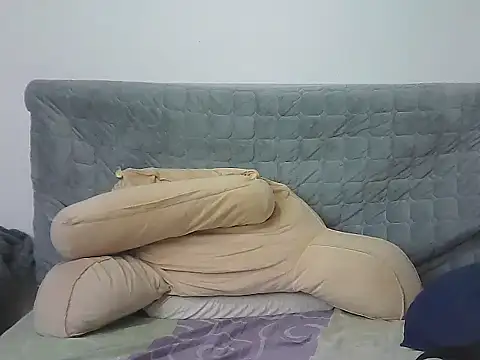 AlphaLatinoBear's cam snapshot