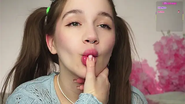 AmiLewis live sex cam