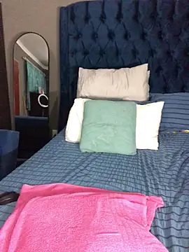 SultryBusty's cam snapshot