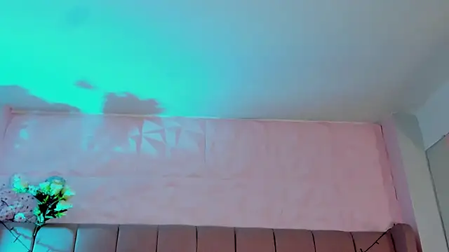 MollyBigBoobs12's cam snapshot