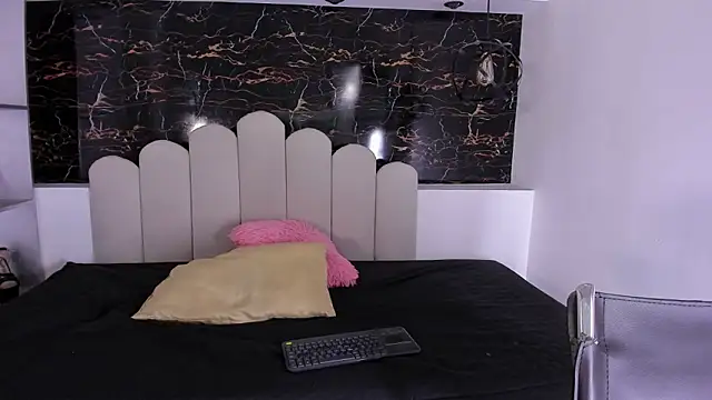 Annyrosee's cam snapshot