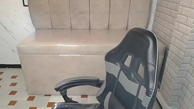 cami_goddess_r's cam snapshot