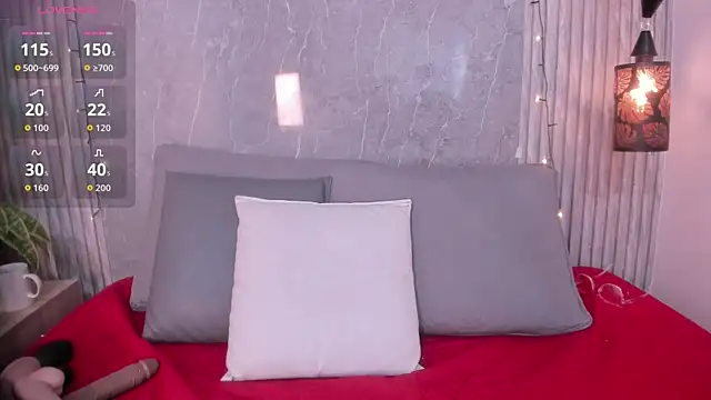 Lucia_Guzman1's cam snapshot