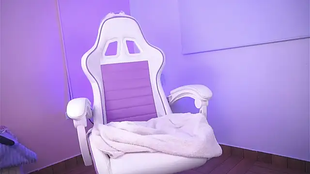 Violet_moon24's cam snapshot