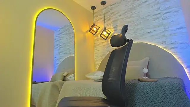 Aron_Bolt's cam snapshot