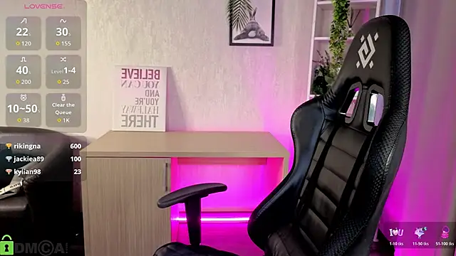 Christy_Little's cam snapshot