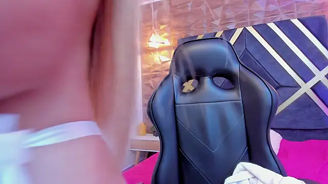 Alana_cox_'s cam snapshot