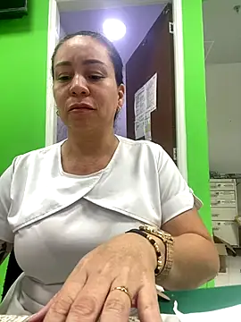 HealingHoney's cam snapshot