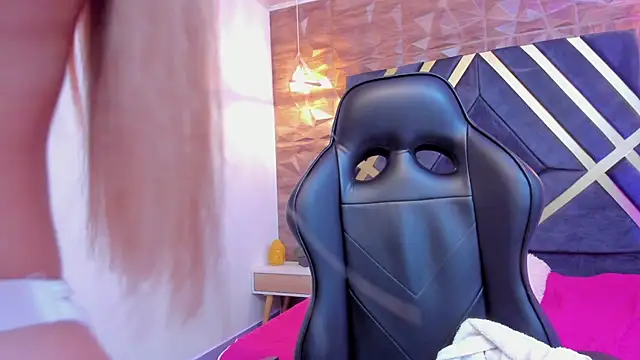 Alana_cox_'s cam snapshot