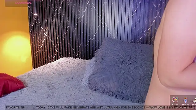 Annie_paradise17's cam snapshot