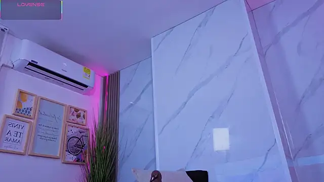 Chlooee__'s cam snapshot