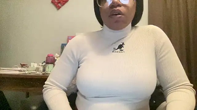 MommyConfident's cam snapshot