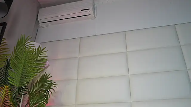 Juliadragon's cam snapshot