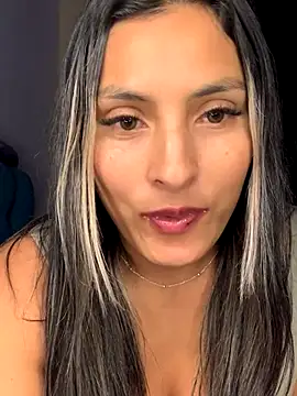 Cami_Leon2's cam snapshot