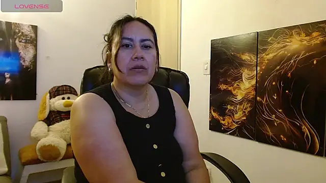 amalia_brunette's cam snapshot