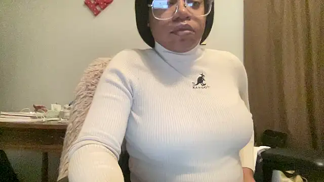 MommyConfident's cam snapshot