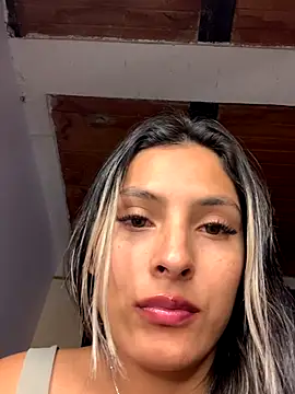 Cami_Leon2's cam snapshot