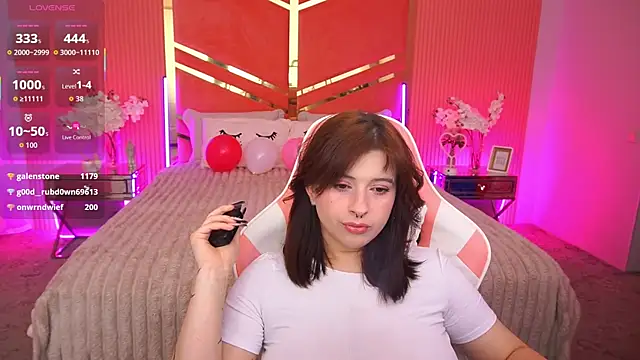 Miki_Kivi live sex cam