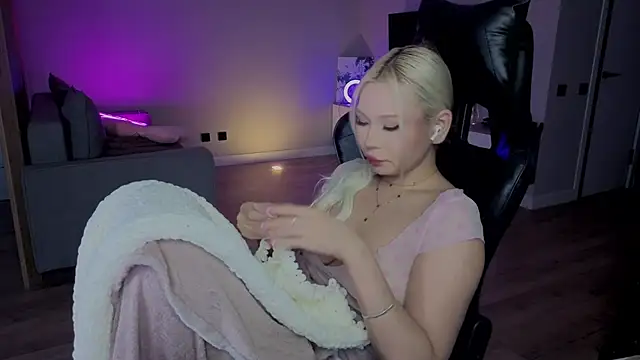 RileyMee's cam snapshot