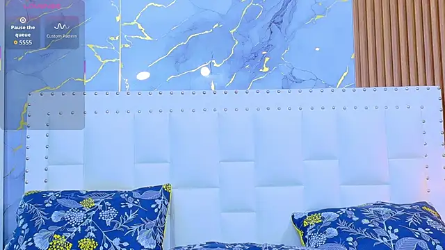 cutiecurvyForeign's cam snapshot