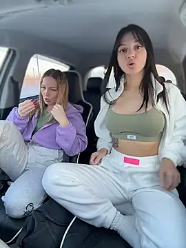 JulliaVegas live sex cam