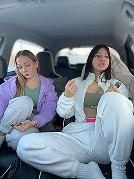 JulliaVegas live sex cam