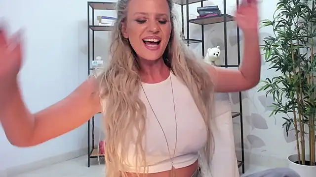 Smileyelyourgf's cam snapshot