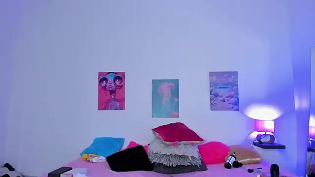 tyra_bankss_'s cam snapshot