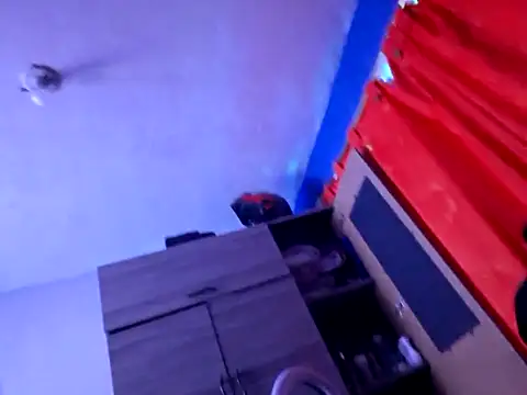 Hanna_Kieran's cam snapshot