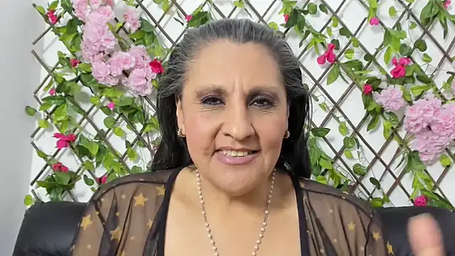 merlyna_goldens's cam snapshot