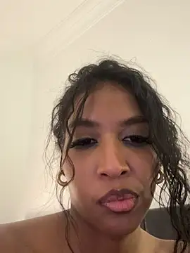 IamCrystal2's cam snapshot