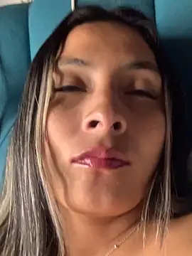 Cami_Leon2's cam snapshot