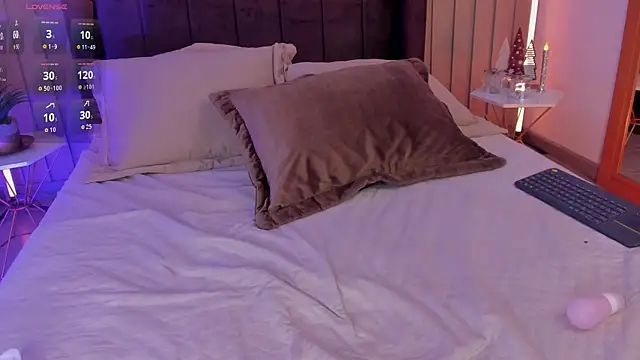 NaishaFord_1's cam snapshot