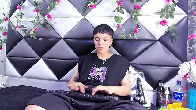 Megan_Thompson_'s cam snapshot