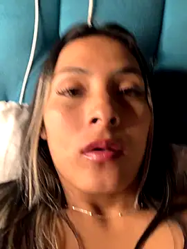 Cami_Leon2's cam snapshot