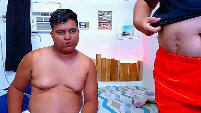 lucasandSofi's cam snapshot