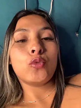 Cami_Leon2's cam snapshot